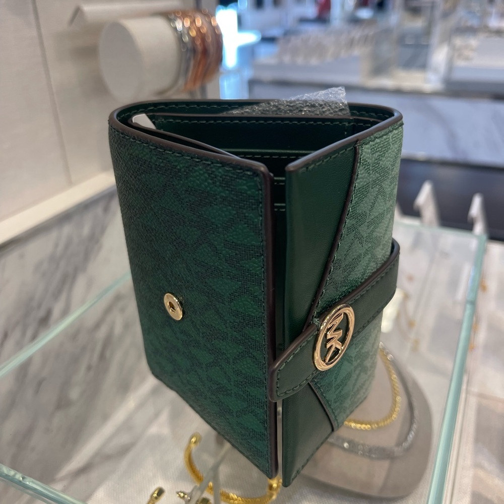 MICHAEL KORS Greenwich Medium Ombré Signature Logo Tri-Fold Wallet
Moss Multi
NW - Picture 16 of 16